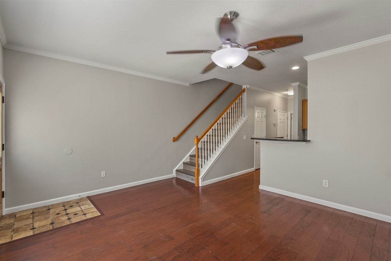 8015 Ederville Cir - Photo 5 of 25