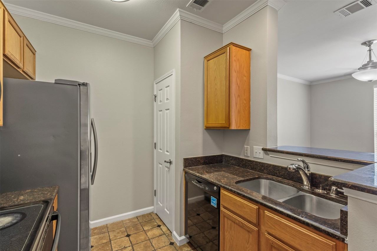8015 Ederville Cir - Photo 7 of 25