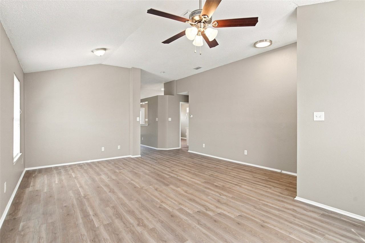 7053 Northpointe Dr - Photo 4 of 27