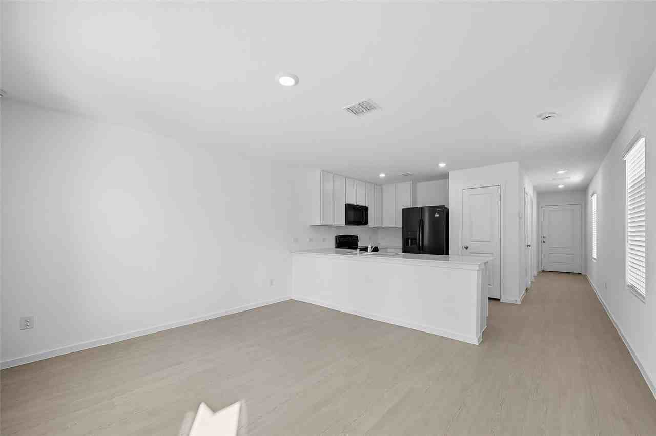 823 Sandhill Crane Ln - Photo 3 of 20