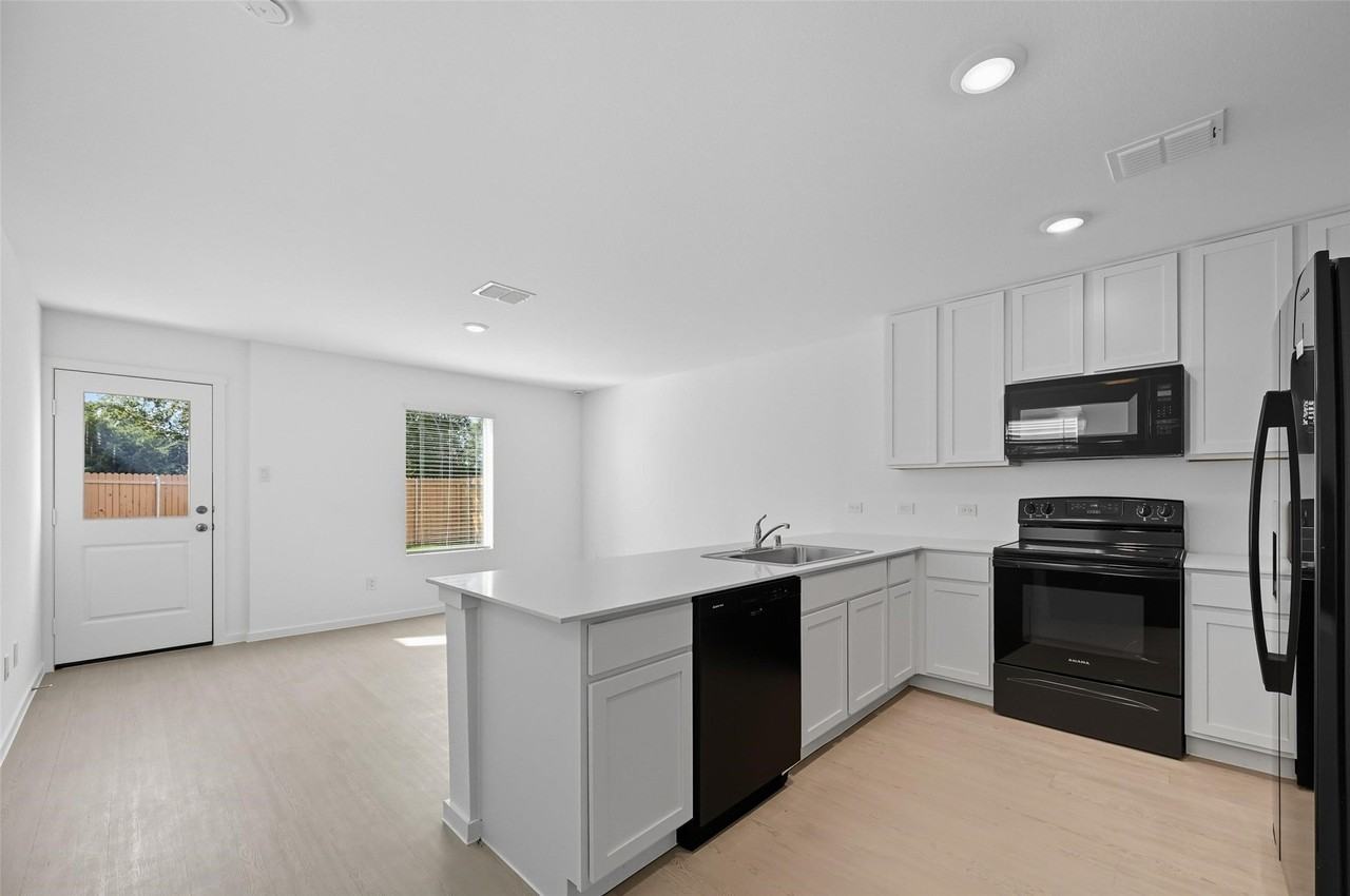 823 Sandhill Crane Ln - Photo 4 of 20