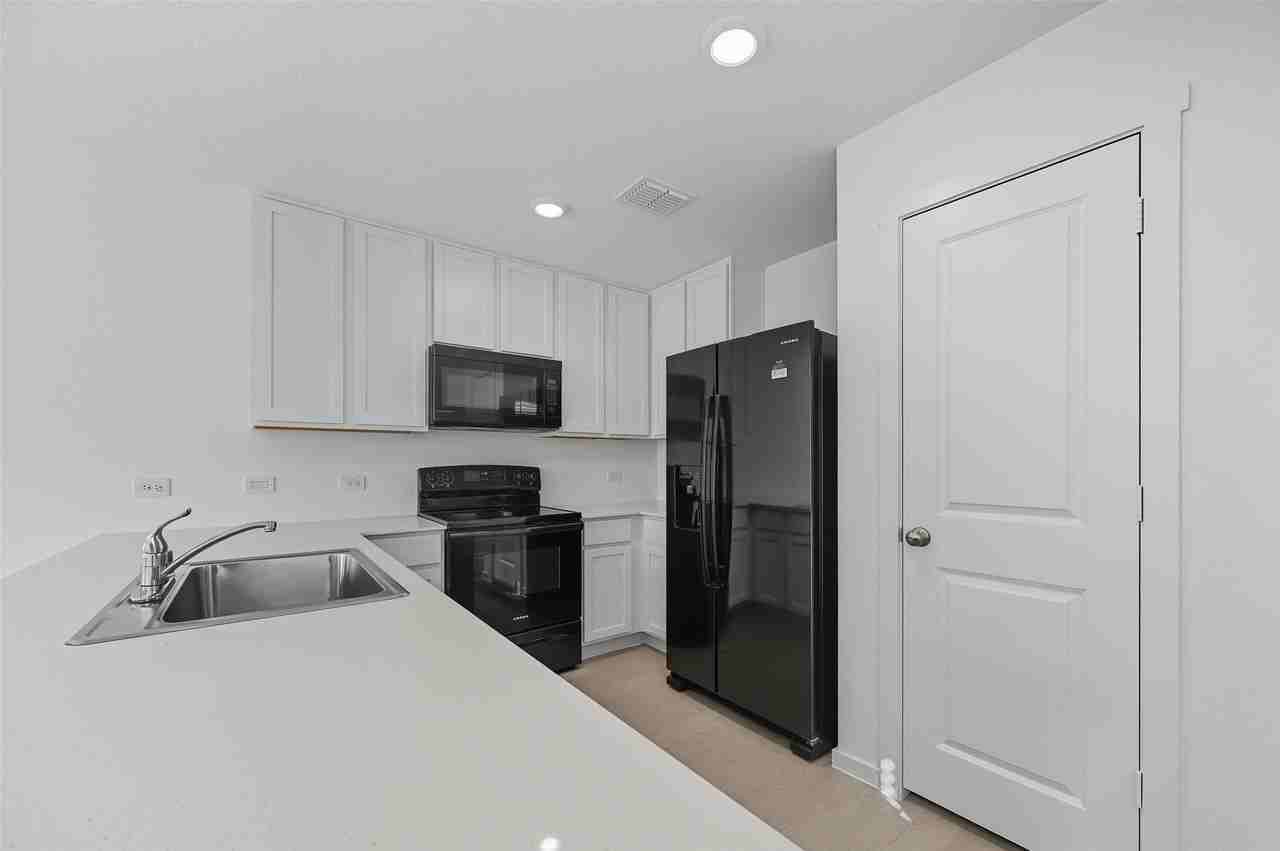 823 Sandhill Crane Ln - Photo 5 of 20