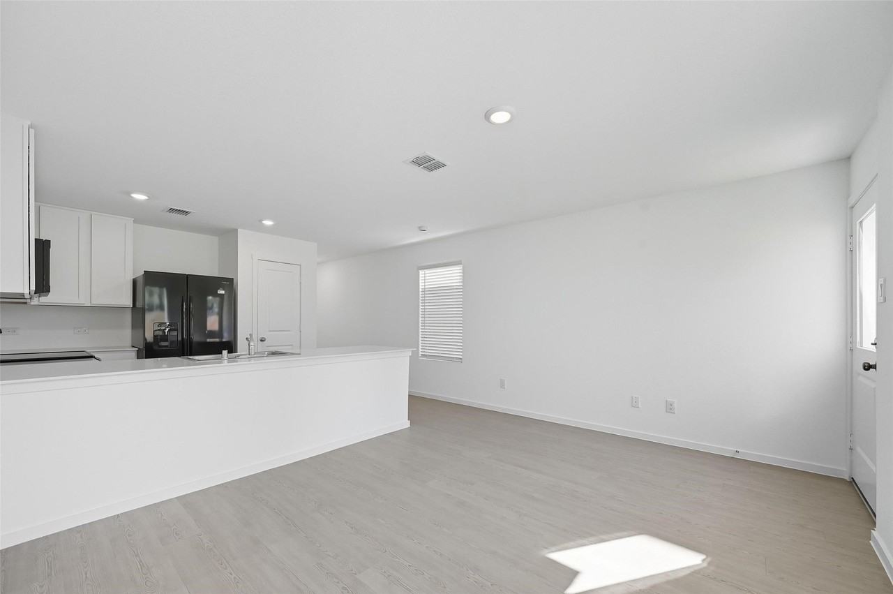 823 Sandhill Crane Ln - Photo 6 of 20