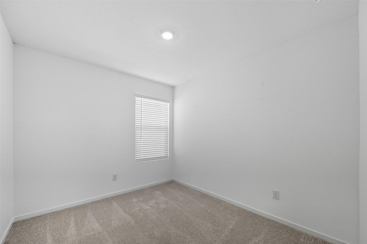 823 Sandhill Crane Ln - Photo 7 of 20