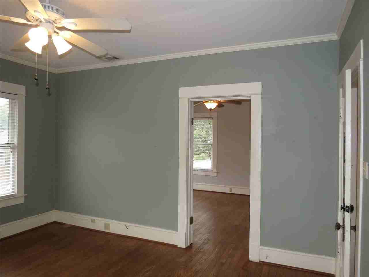 2516 Delmar Ave - Photo 2 of 6