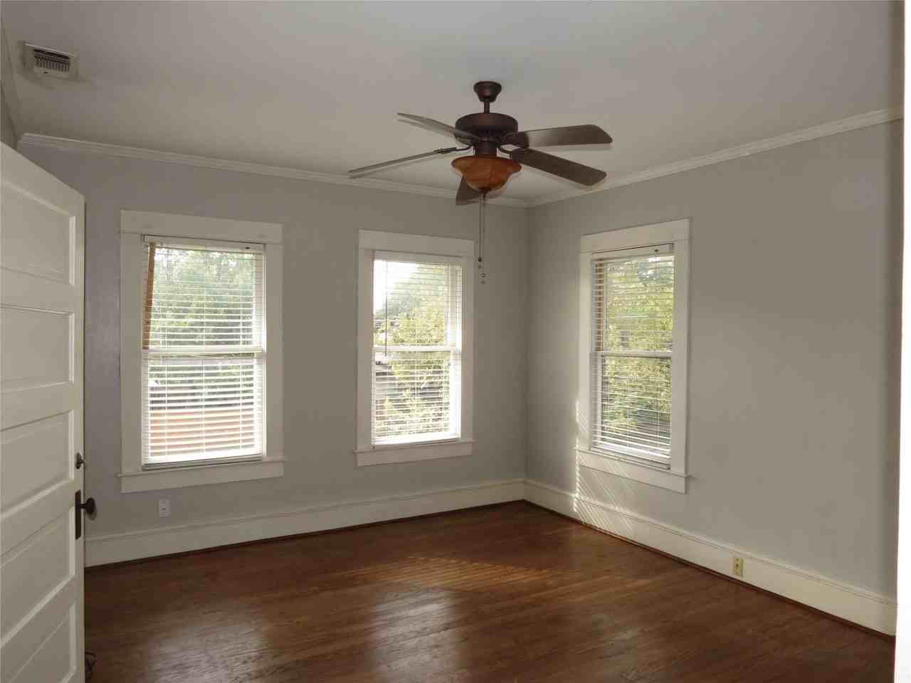 2516 Delmar Ave - Photo 4 of 6
