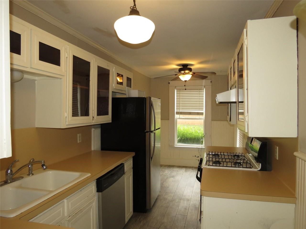 2516 Delmar Ave - Photo 5 of 6