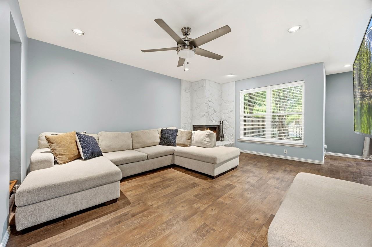 2955 Country Place Cir - Photo 3 of 32