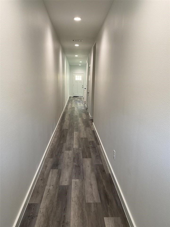 505 W Walker St #101 - Photo 6 of 16