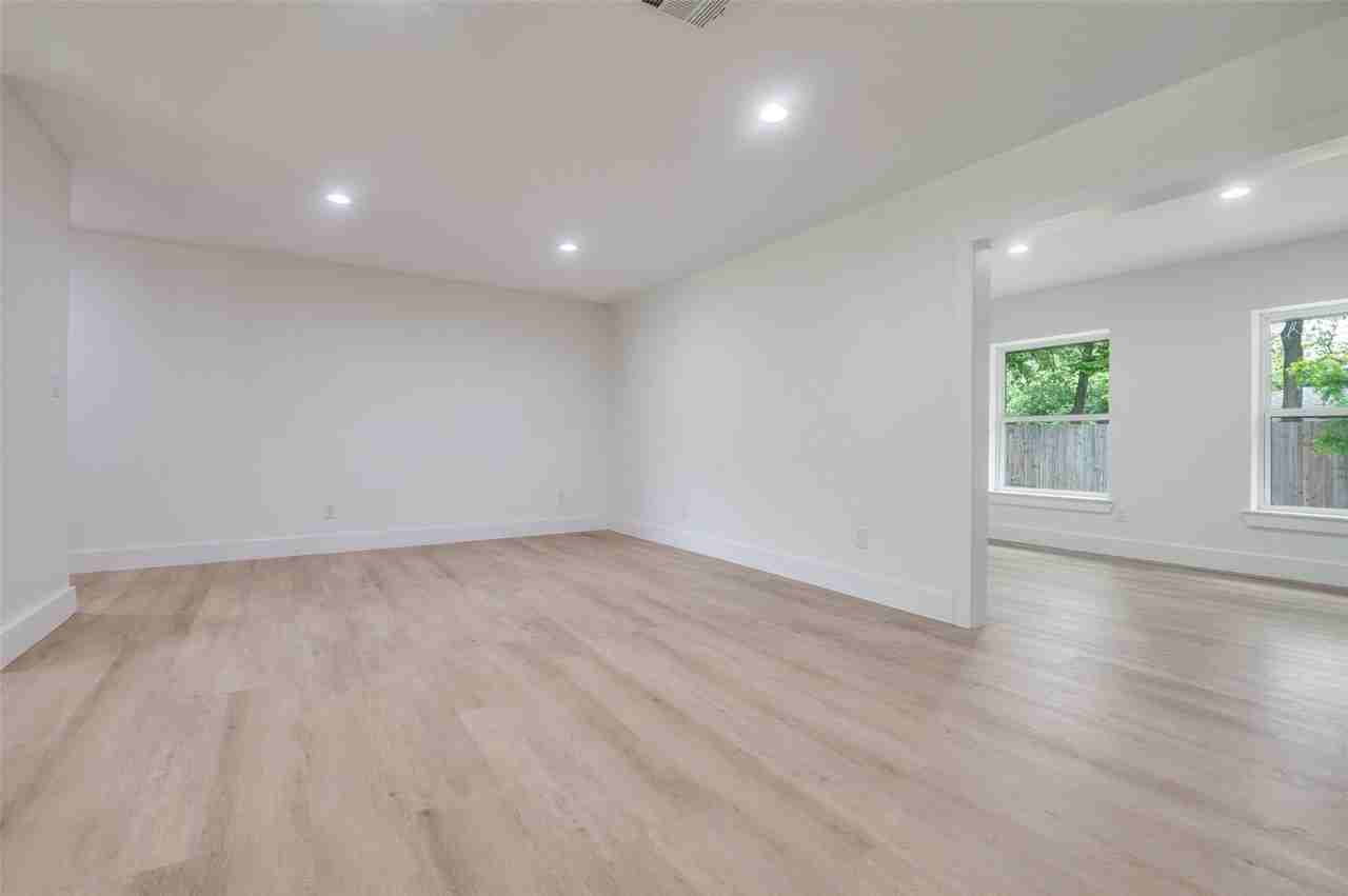 515 John Arden Dr - Photo 5 of 29