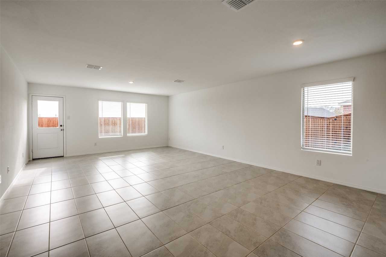 2816 Green Hill Way - Photo 2 of 15