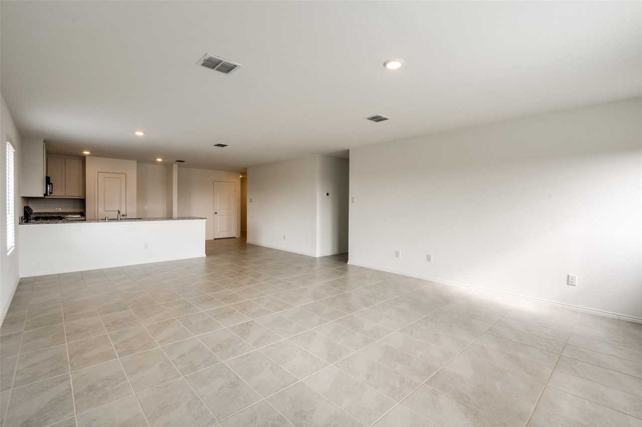 2816 Green Hill Way - Photo 3 of 15