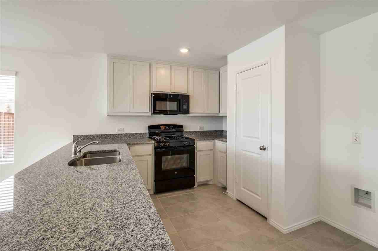 2816 Green Hill Way - Photo 4 of 15