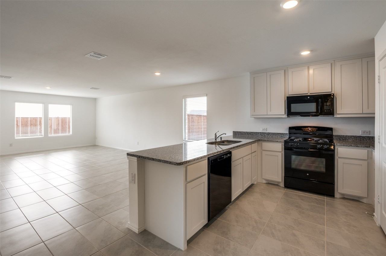 2816 Green Hill Way - Photo 5 of 15