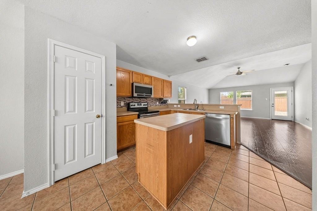 2701 Morningside Dr - Photo 6 of 30
