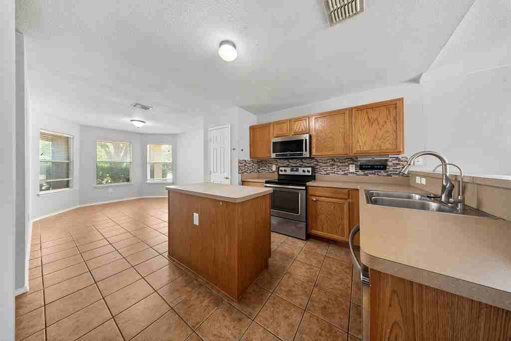 2701 Morningside Dr - Photo 7 of 30