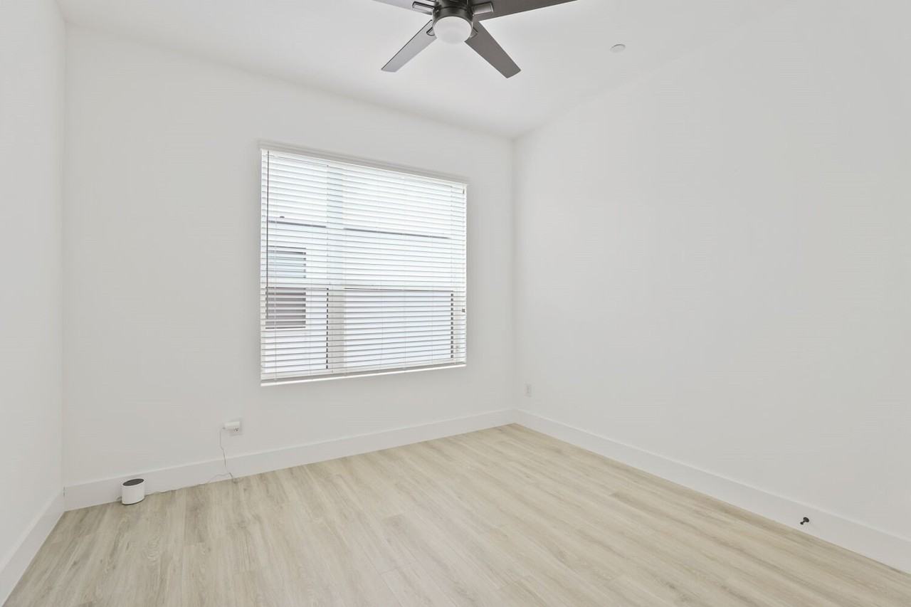 2614 N Carroll Ave #101 - Photo 6 of 17