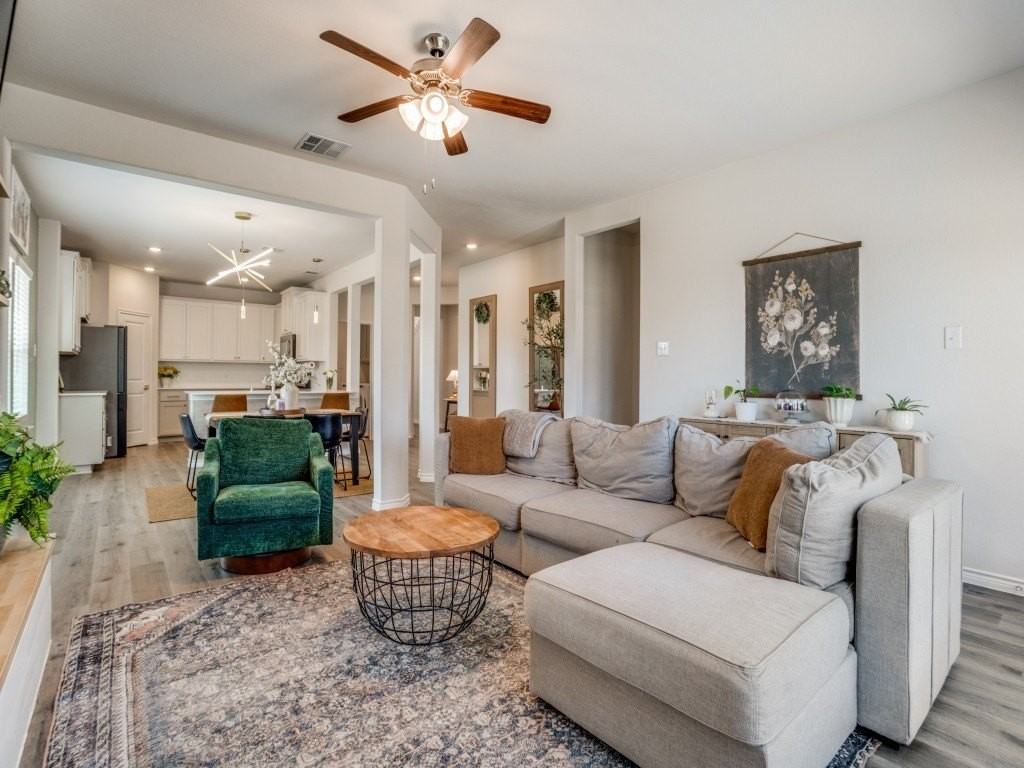 729 Jessica Lynn Ln - Photo 4 of 31