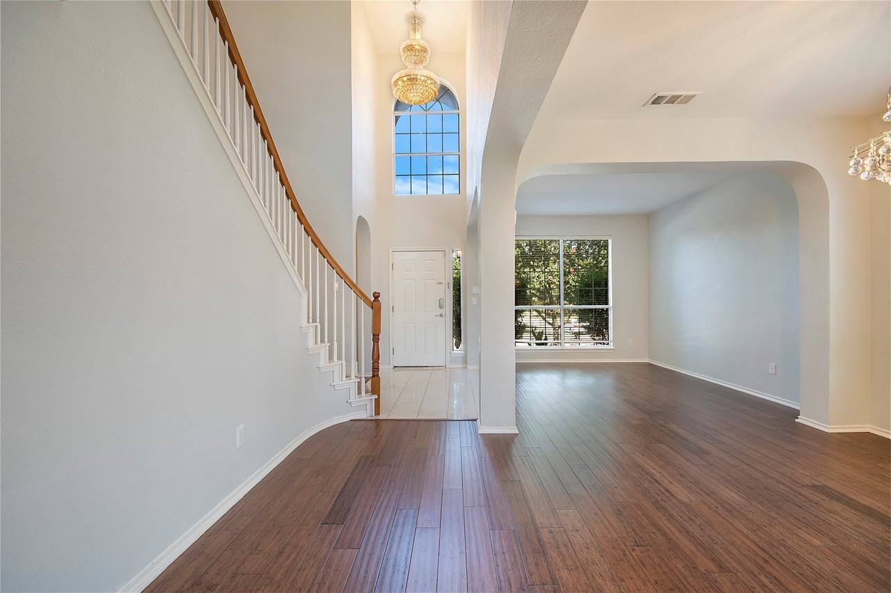 8172 Peacock Ln - Photo 3 of 40