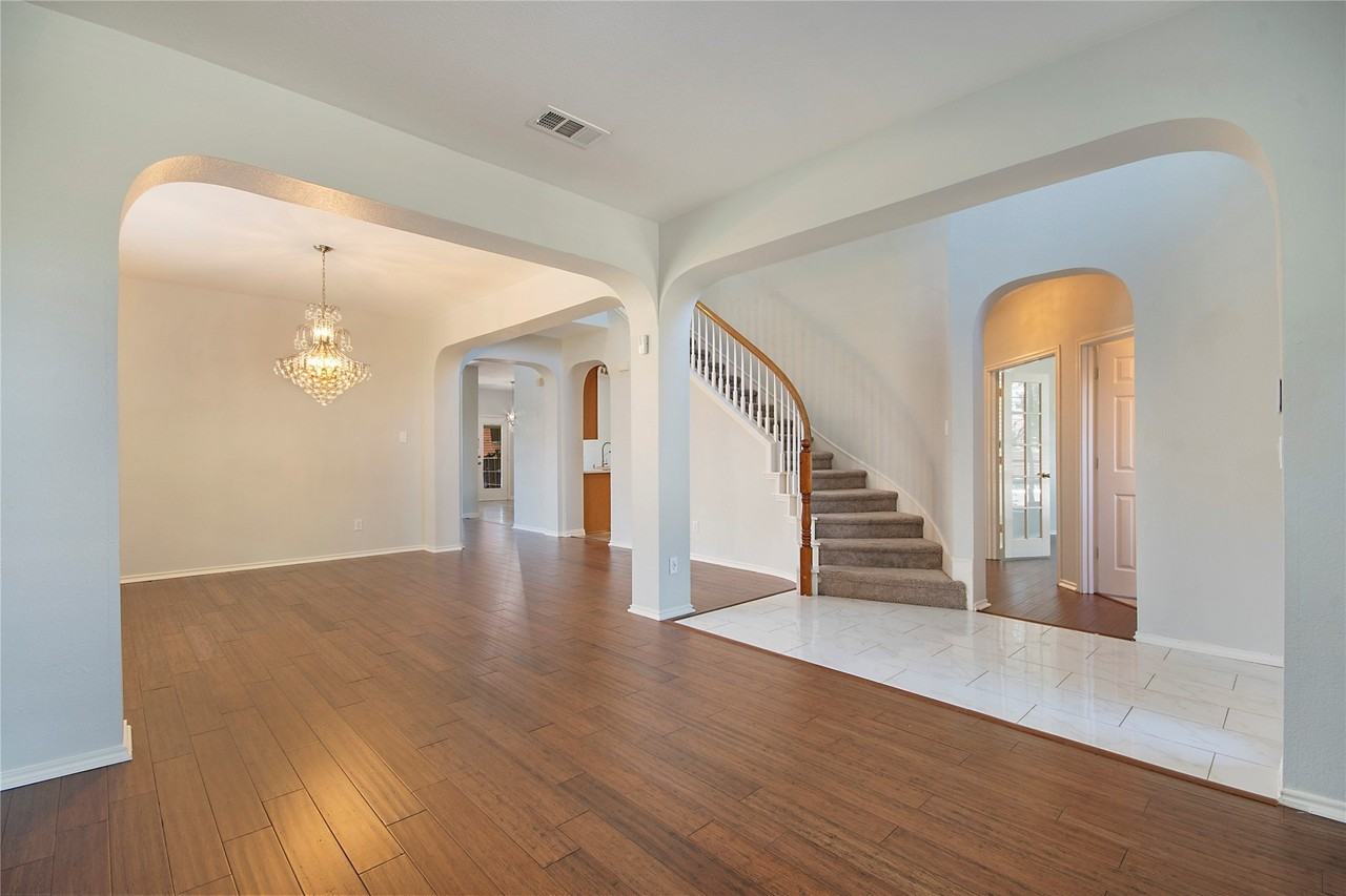 8172 Peacock Ln - Photo 4 of 40