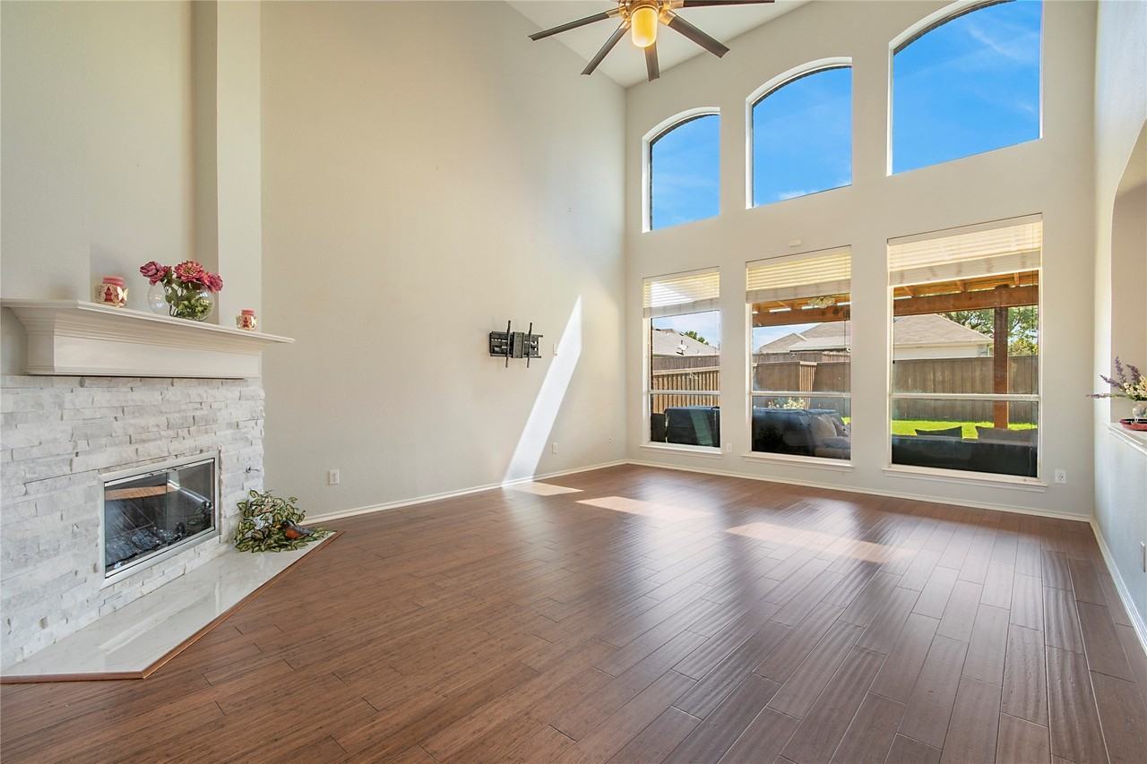 8172 Peacock Ln - Photo 7 of 40