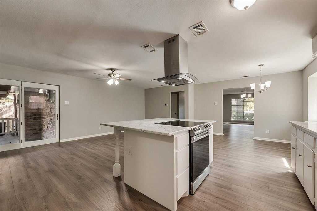8423 Cadenza Ln - Photo 4 of 31
