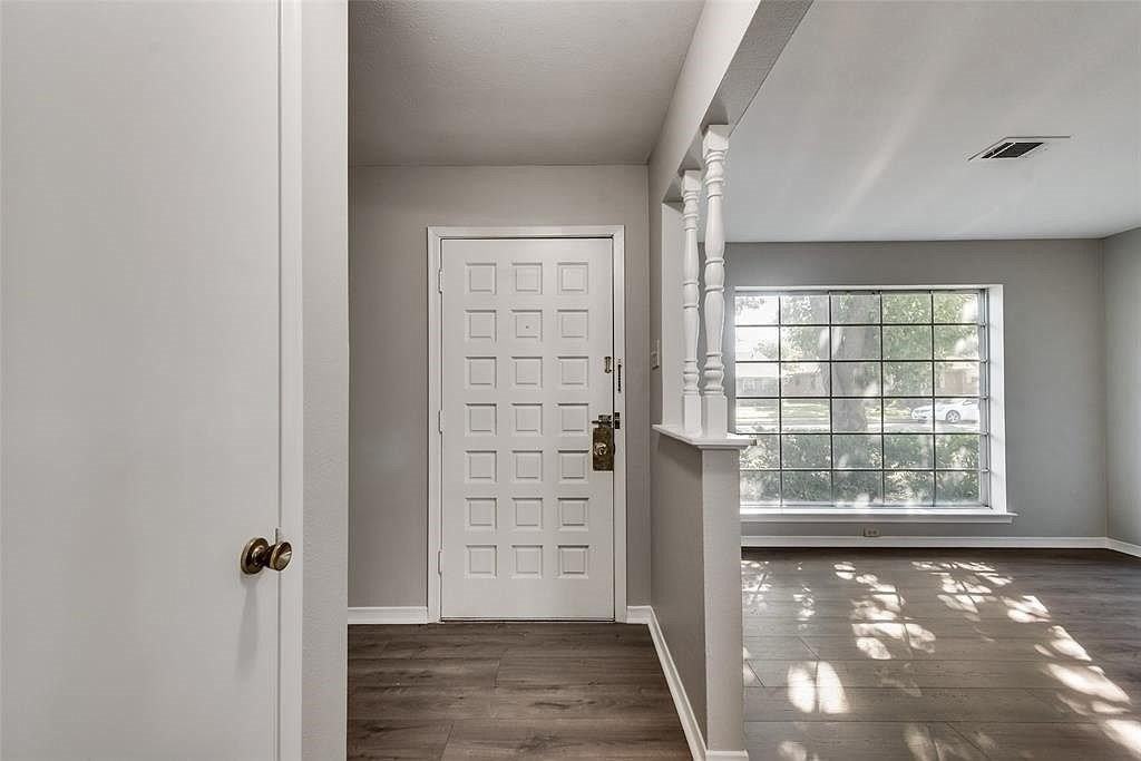 8423 Cadenza Ln - Photo 7 of 31