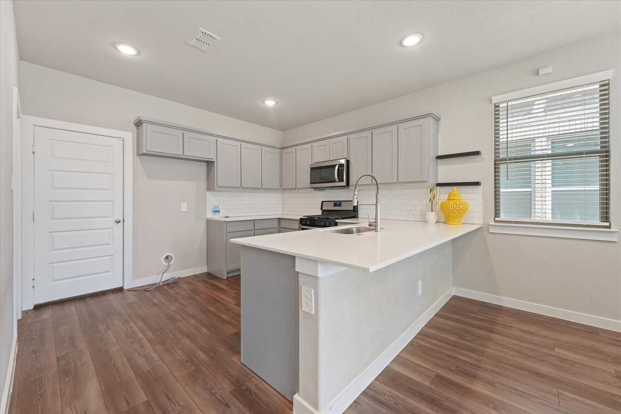2616 Gaulding St - Photo 3 of 23