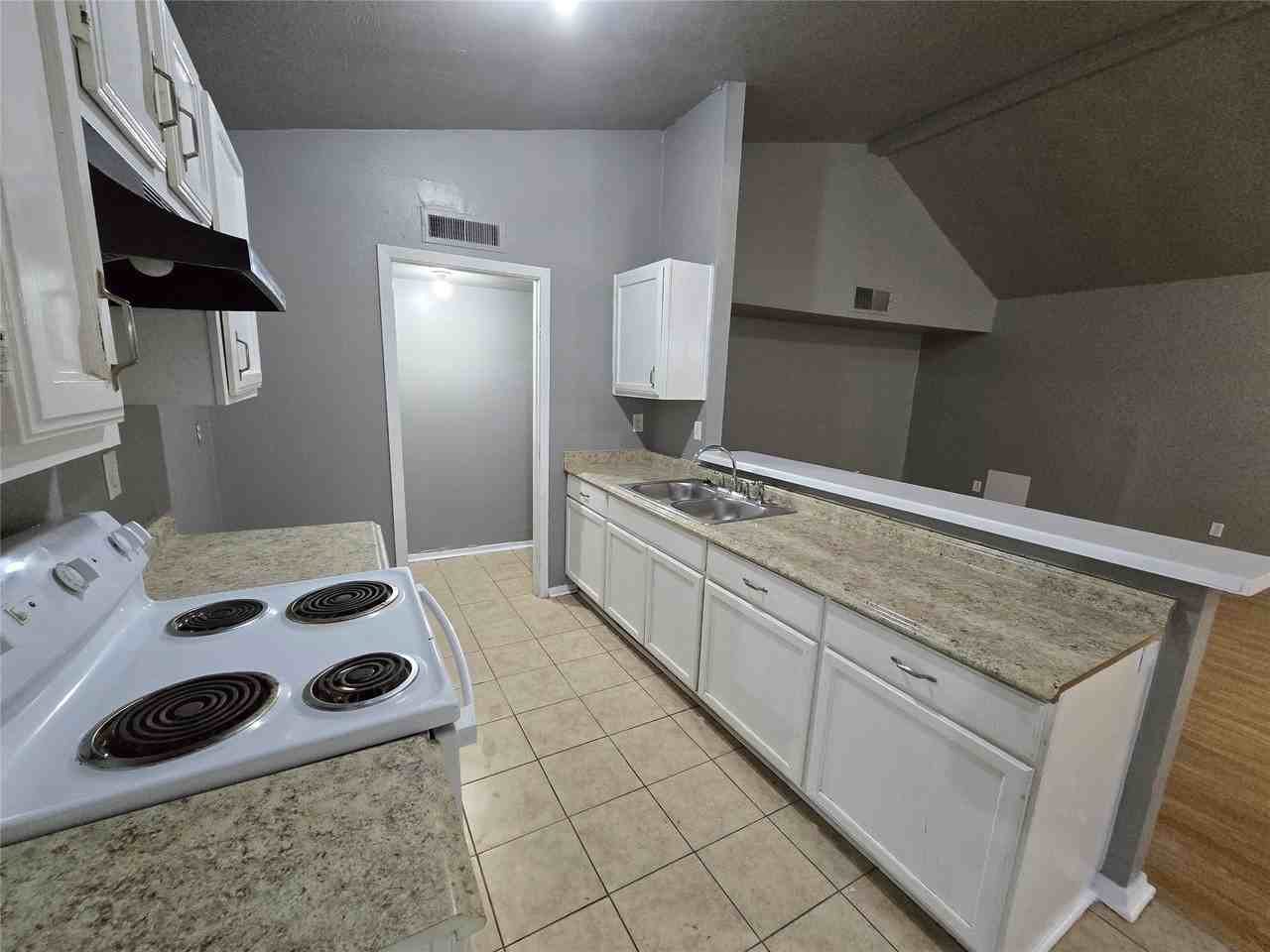9571 Gonzales Dr - Photo 4 of 12