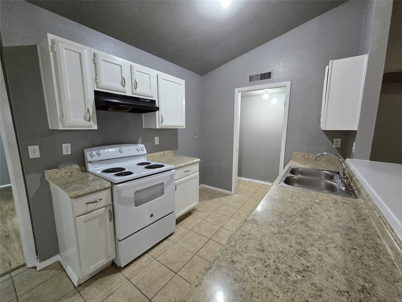9571 Gonzales Dr - Photo 5 of 12