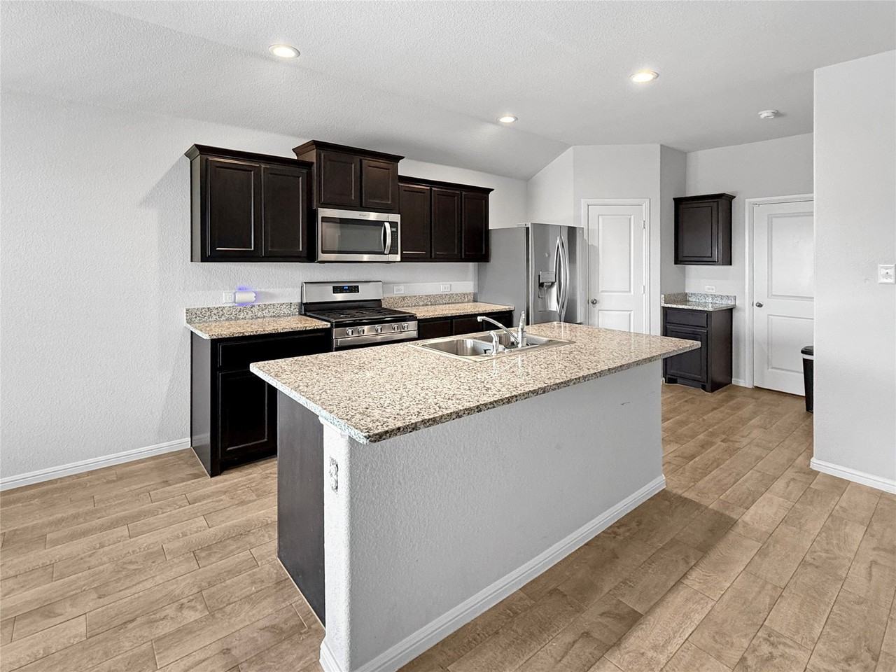 9749 Walnut Cove Dr - Photo 2 of 15