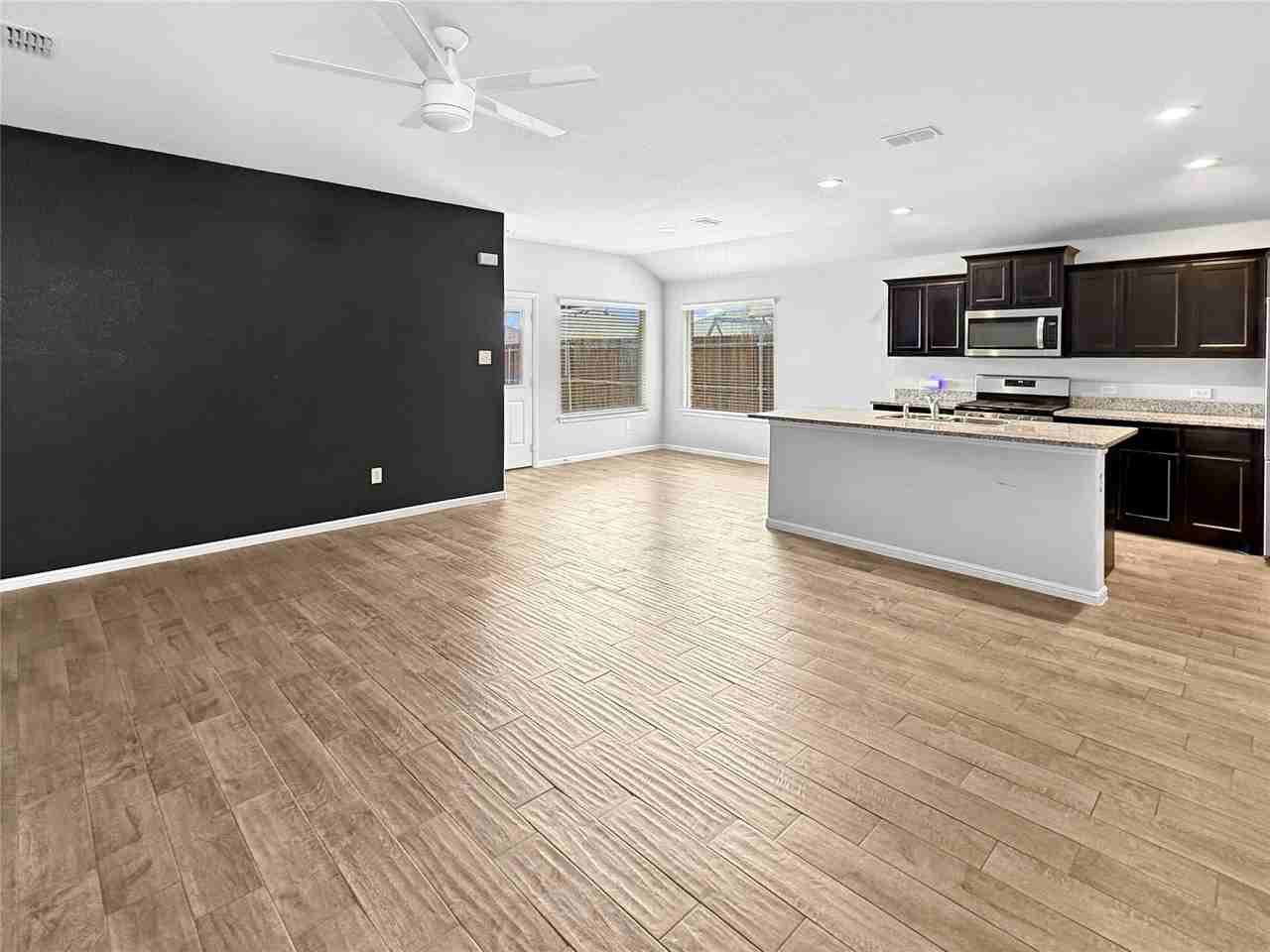 9749 Walnut Cove Dr - Photo 3 of 15