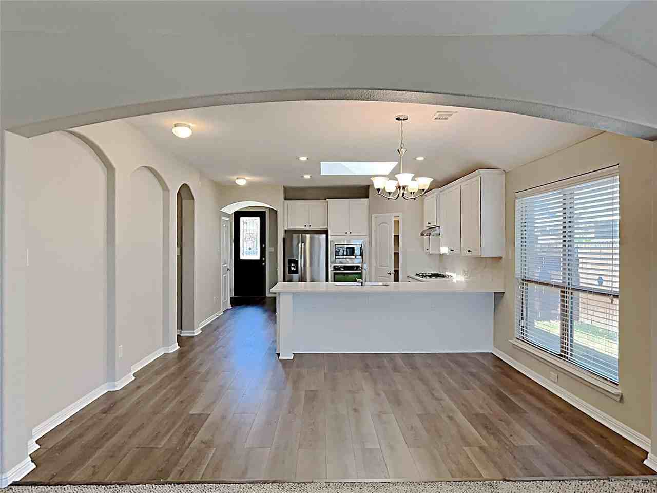 1025 Prairie Heights Dr - Photo 3 of 16