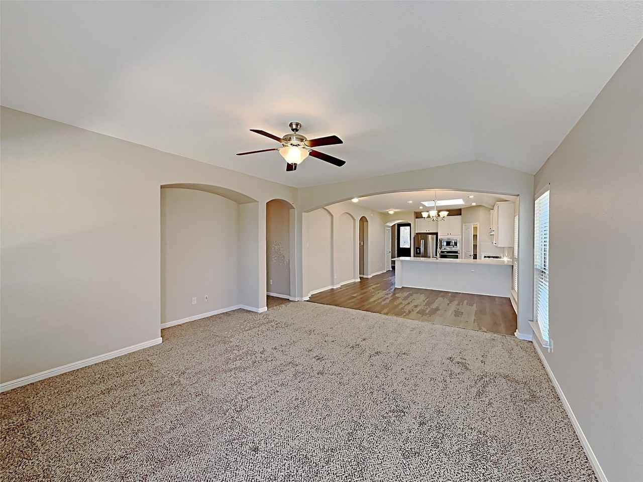 1025 Prairie Heights Dr - Photo 4 of 16