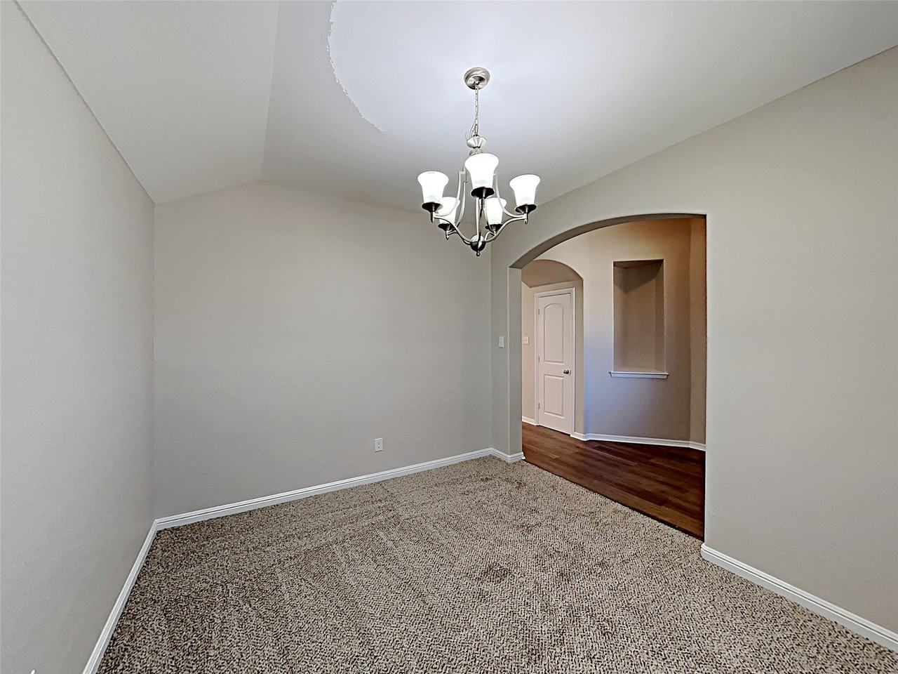 1025 Prairie Heights Dr - Photo 5 of 16