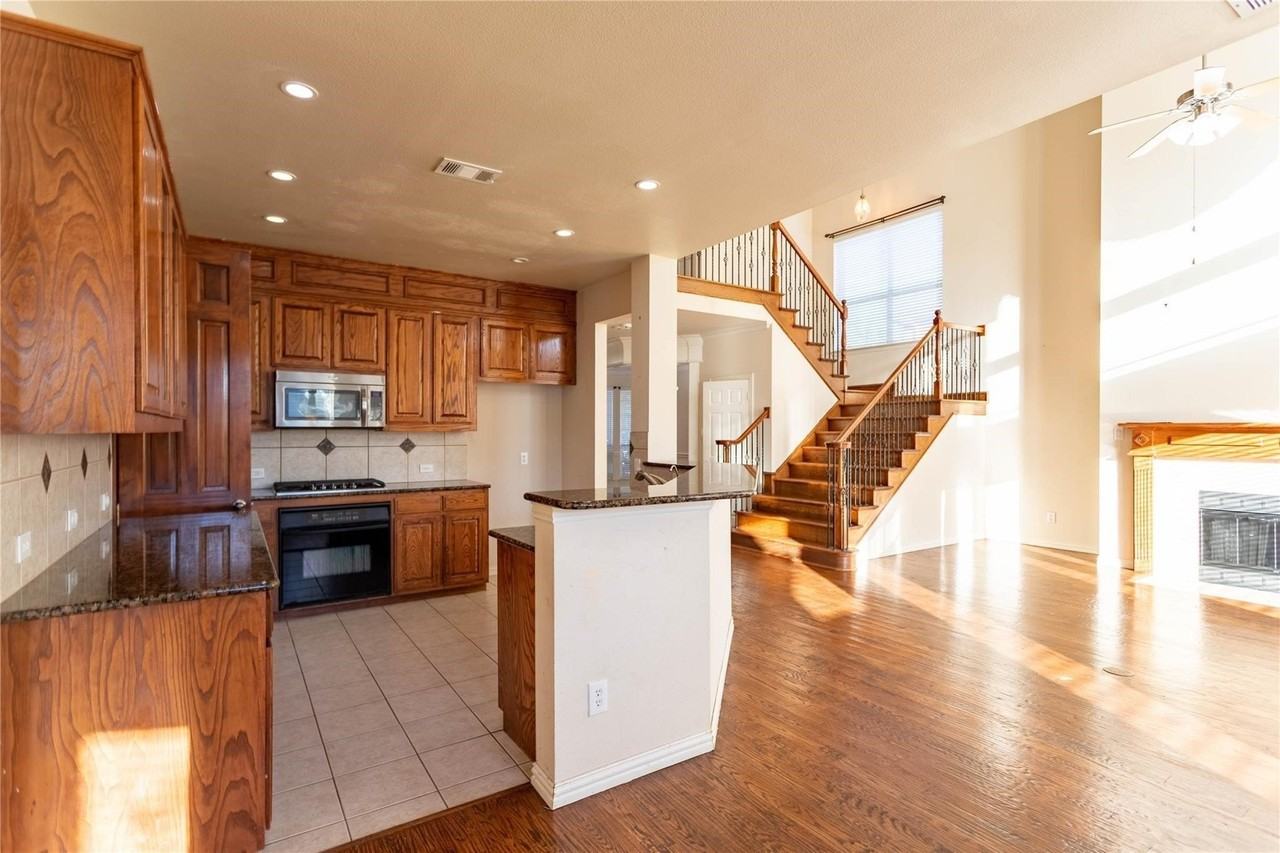 413 Brookmere Ln - Photo 3 of 28