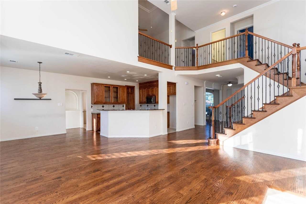 413 Brookmere Ln - Photo 5 of 28