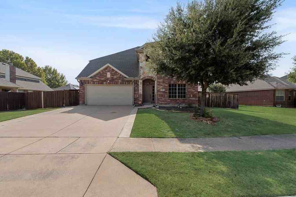 1816 Castle Creek Dr - Photo 2 of 31