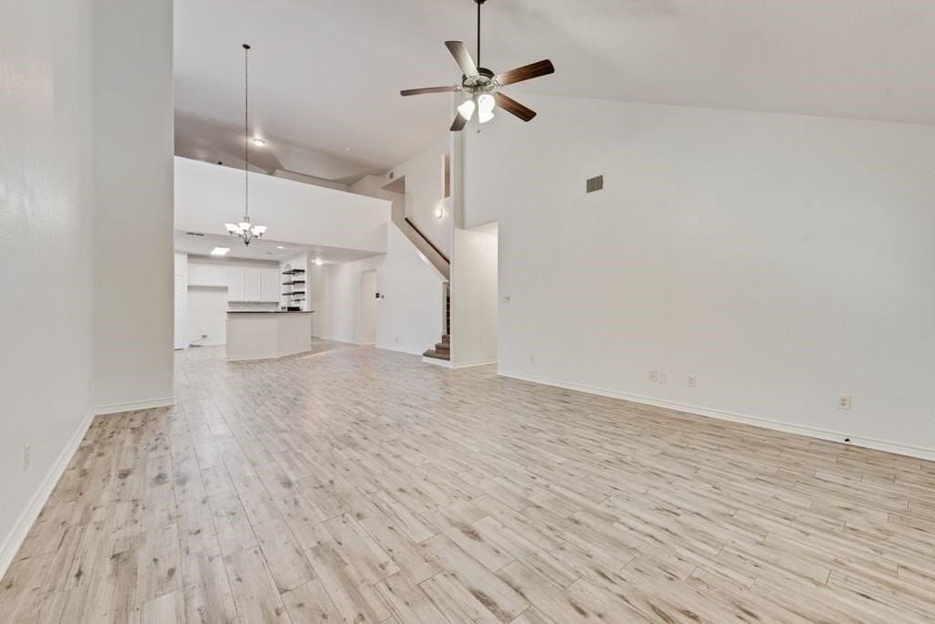 1816 Castle Creek Dr - Photo 6 of 31