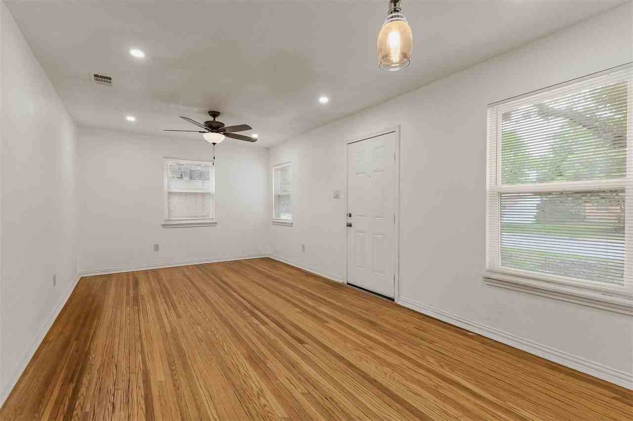 3004 Ballinger Dr - Photo 5 of 18