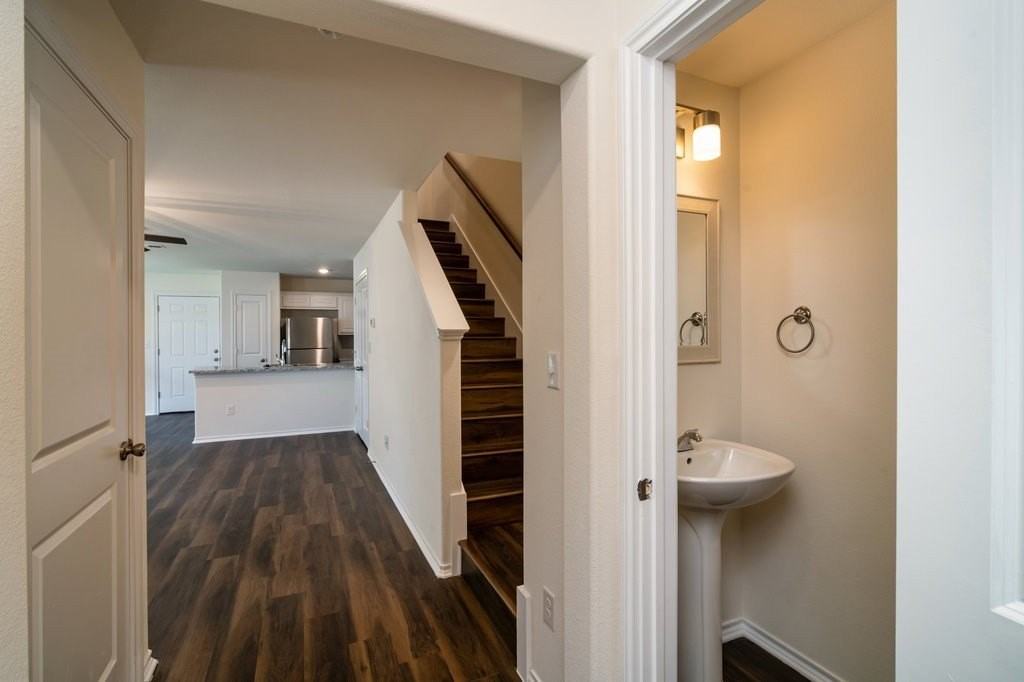 201 S May St #1 - Photo 4 of 21