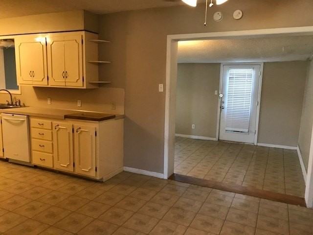 5234 Burbank Dr - Photo 5 of 18