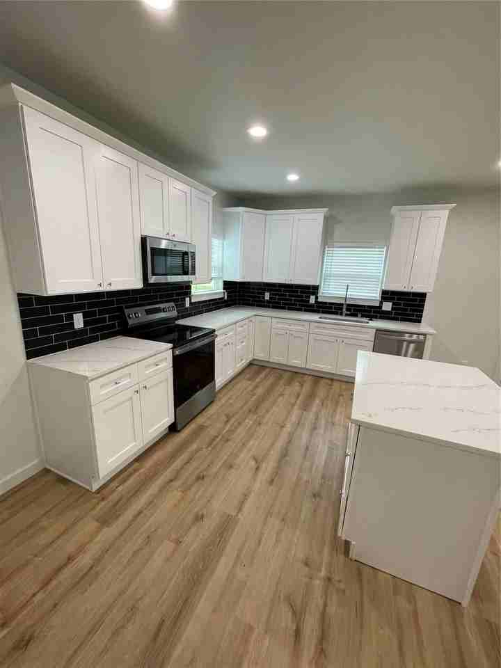524 W Florence St - Photo 4 of 17