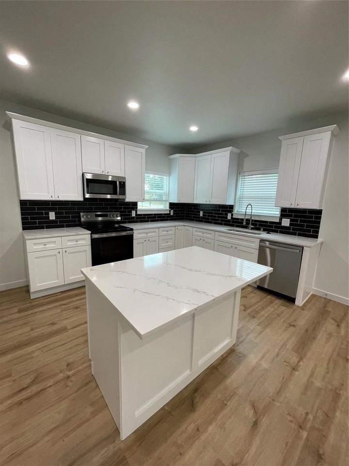 524 W Florence St - Photo 5 of 17