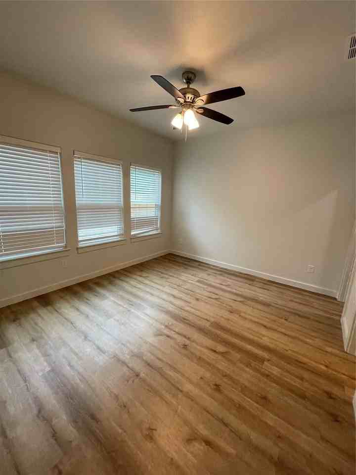 524 W Florence St - Photo 7 of 17