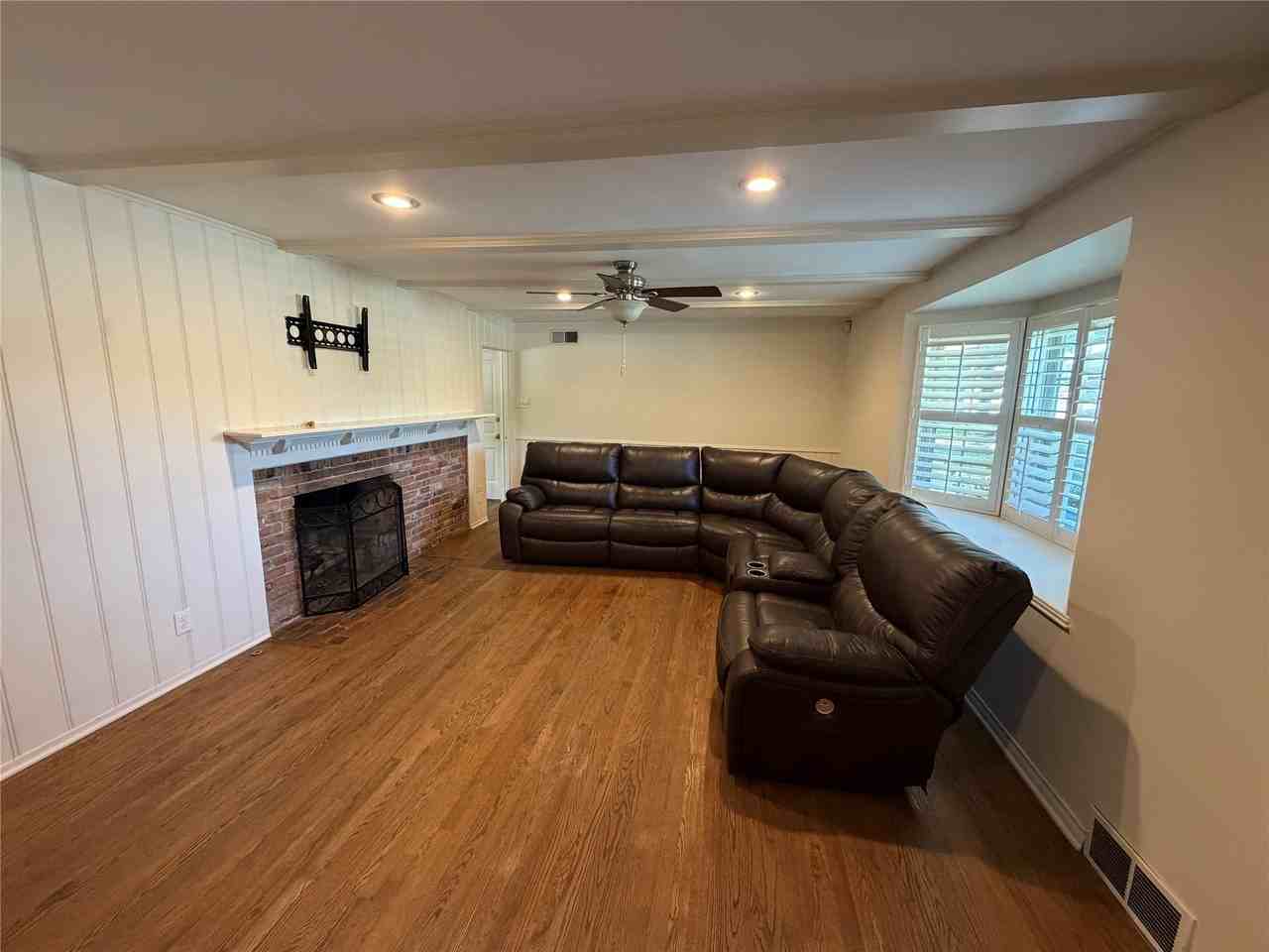 6452 E Lovers Ln - Photo 2 of 13