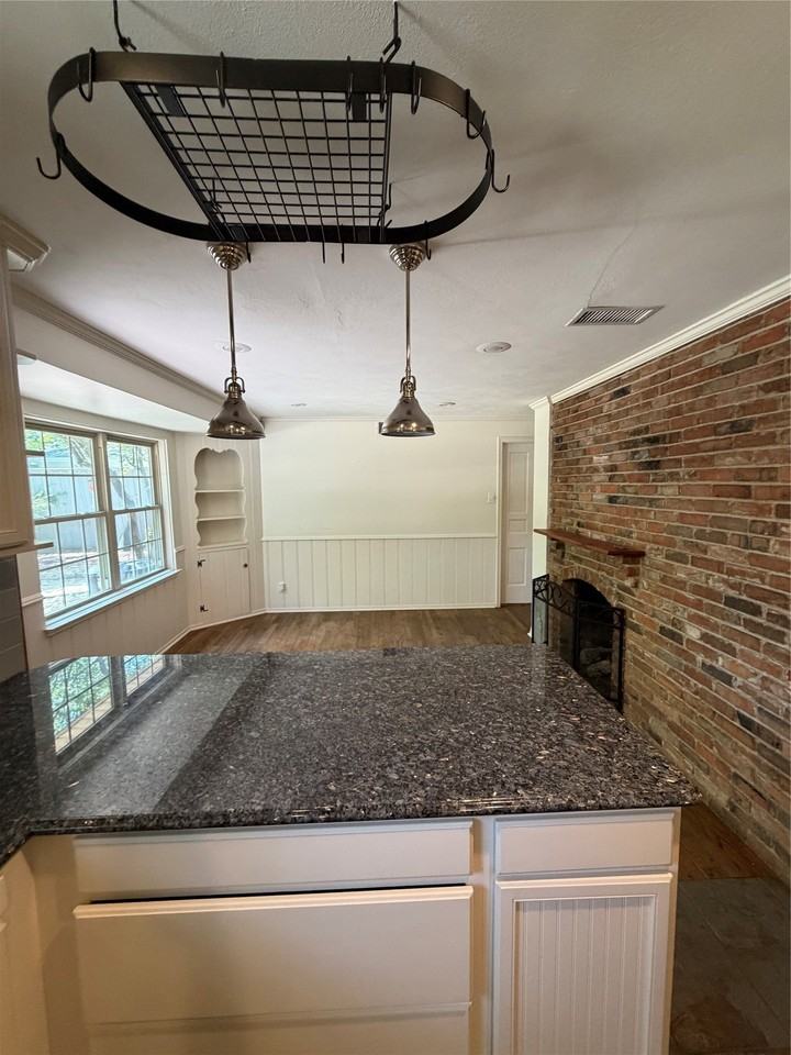 6452 E Lovers Ln - Photo 4 of 13