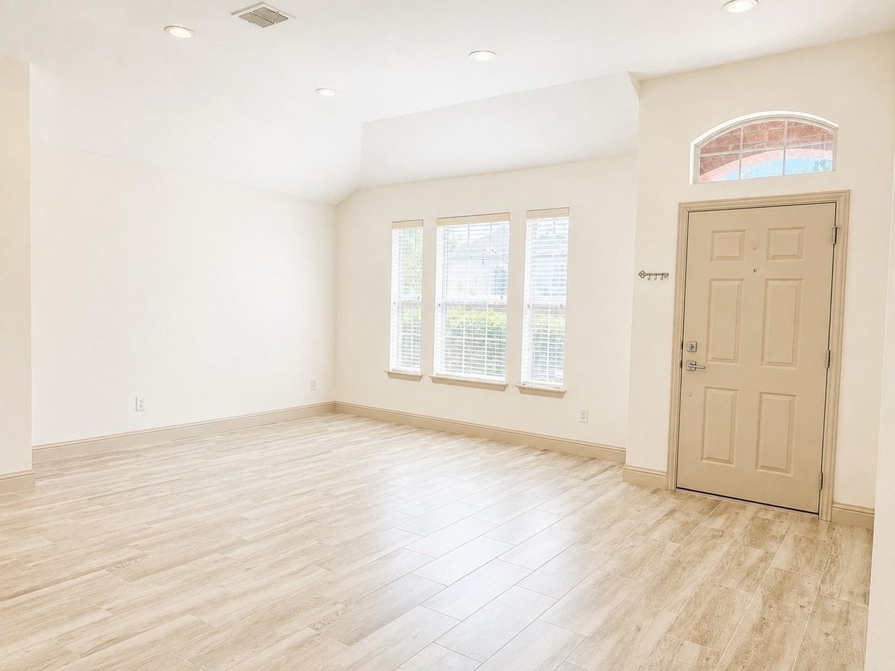 809 Big Bend Dr - Photo 2 of 28