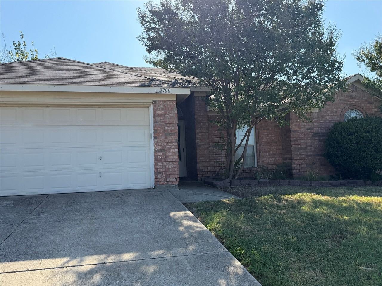 2700 Jennie Wells Dr - Photo 2 of 16