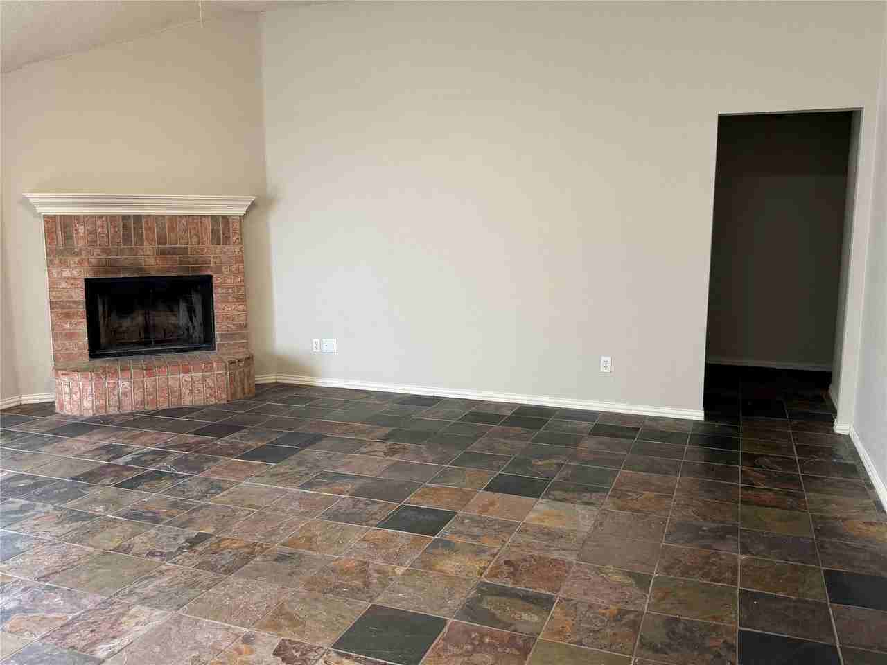 2700 Jennie Wells Dr - Photo 4 of 16
